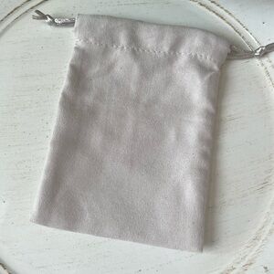 Kendra Scott Light Gray Jewelry Pouch with free unbranded earrings